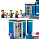 LEGO City 60370 La Course-Poursuite au Poste de Police, Voiture en Jouet et Moto, Prison